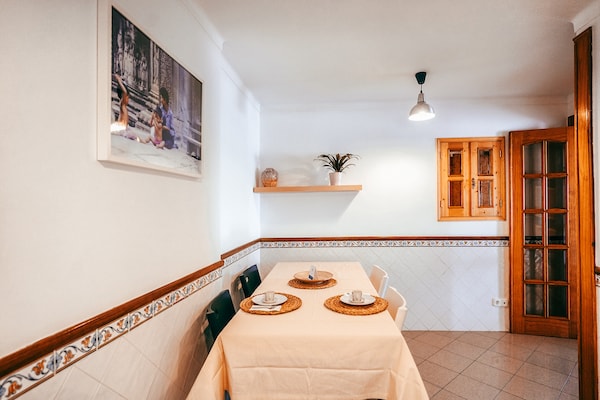 Foto van 1-bed in de buurt van Alfama en Santa Apolónia - Vakantiehuis in Lisboa ciudad - DiningRoom