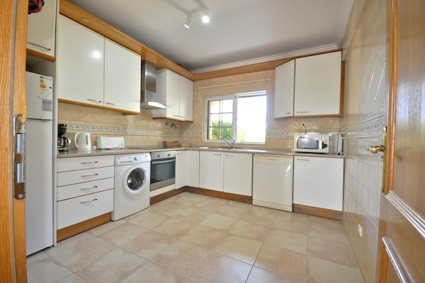 Foto van Villa in Vilamoura bij Falésia Strand - Vakantiehuis in Quarteira - Kitchen