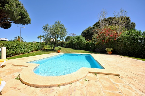 Foto van Villa in Vilamoura bij Falésia Strand - Vakantiehuis in Quarteira - PoolOfHouse