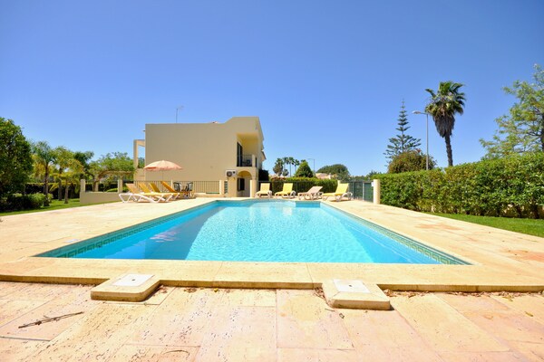 Foto van Villa in Vilamoura bij Falésia Strand - Vakantiehuis in Quarteira - PoolOfHouse