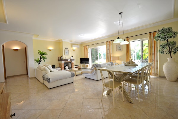 Foto van Villa in Vilamoura bij Falésia Strand - Vakantiehuis in Quarteira - LivingRoom