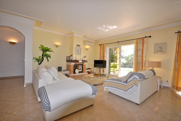 Foto van Villa in Vilamoura bij Falésia Strand - Vakantiehuis in Quarteira - LivingRoom