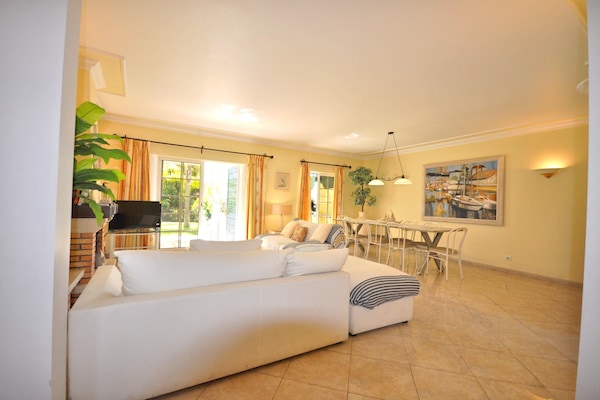 Foto van Villa in Vilamoura bij Falésia Strand - Vakantiehuis in Quarteira - LivingRoom