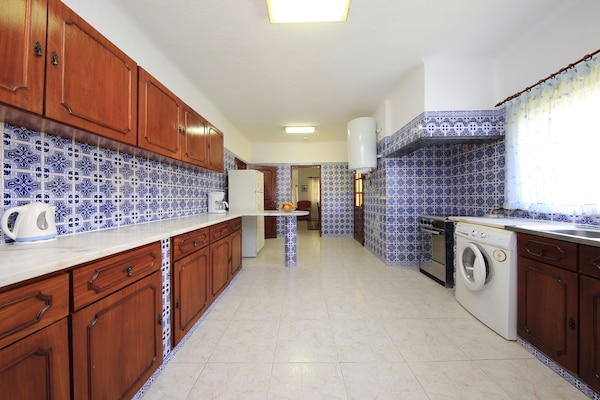 Foto van Villa in rustieke stijl met prive zwembad - Vakantiehuis in Vilamoura - Kitchen