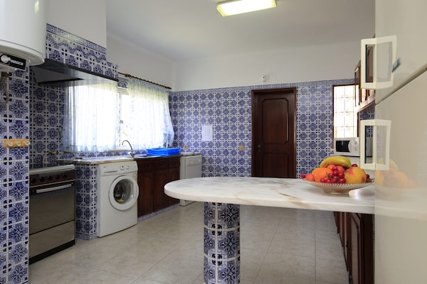 Foto van Villa in rustieke stijl met prive zwembad - Vakantiehuis in Vilamoura - Kitchen