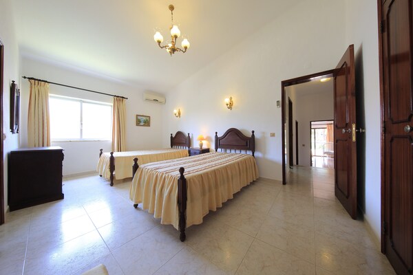 Foto van Villa in rustieke stijl met prive zwembad - Vakantiehuis in Vilamoura - BedRoom
