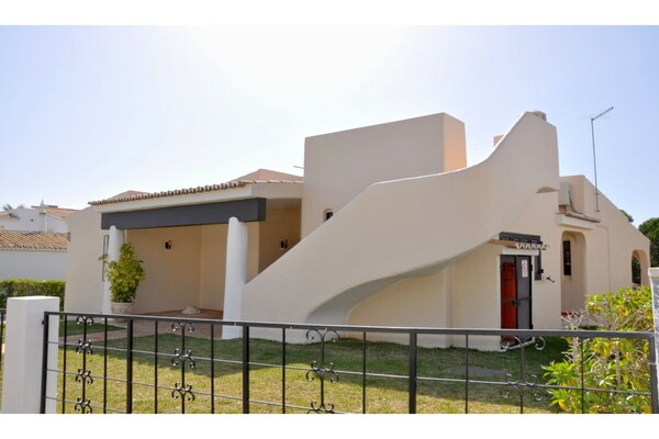 Foto van Villa in rustieke stijl met prive zwembad - Vakantiehuis in Vilamoura - ExteriorSummer