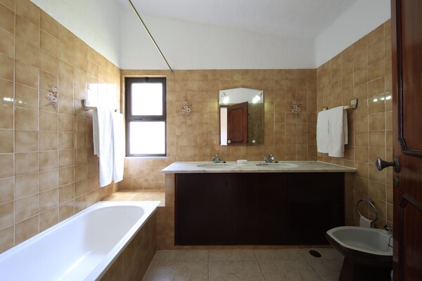 Foto van Villa in rustieke stijl met prive zwembad - Vakantiehuis in Vilamoura - BathRoom