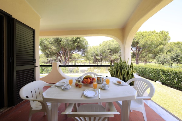 Foto van Villa in rustieke stijl met prive zwembad - Vakantiehuis in Vilamoura - TerraceBalcony