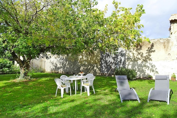 Foto van Twee-onder-een-kap woning op een wijngaard, Talais - GardenSummer