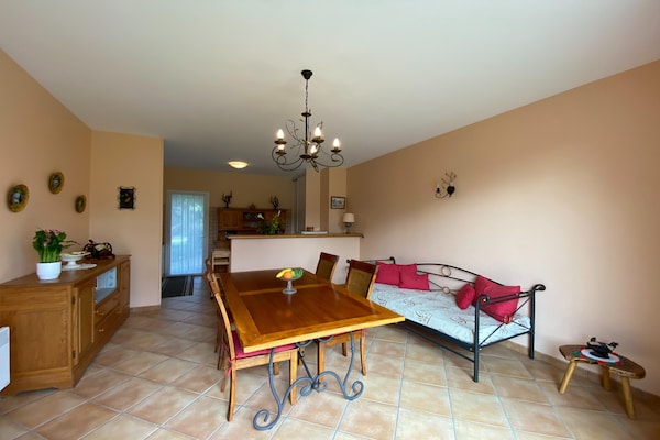 Foto van Twee-onder-een-kap woning op een wijngaard, Talais - LivingRoom