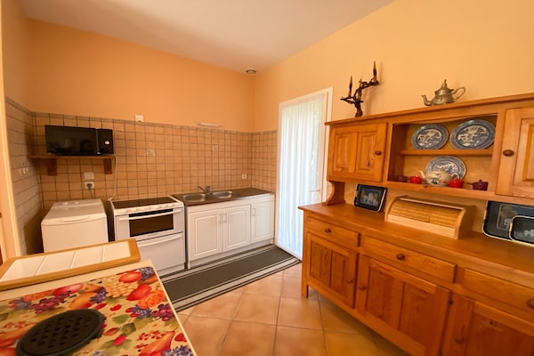 Foto van Twee-onder-een-kap woning op een wijngaard, Talais - Kitchen