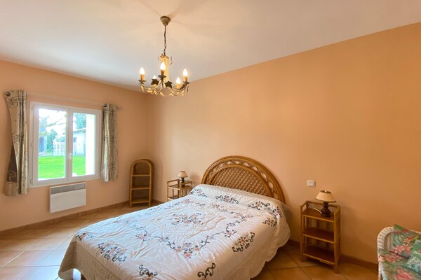 Foto van Twee-onder-een-kap woning op een wijngaard, Talais - BedRoom