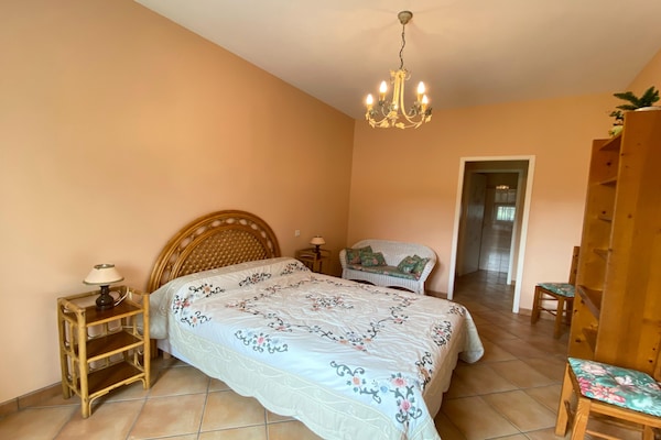 Foto van Twee-onder-een-kap woning op een wijngaard, Talais - BedRoom