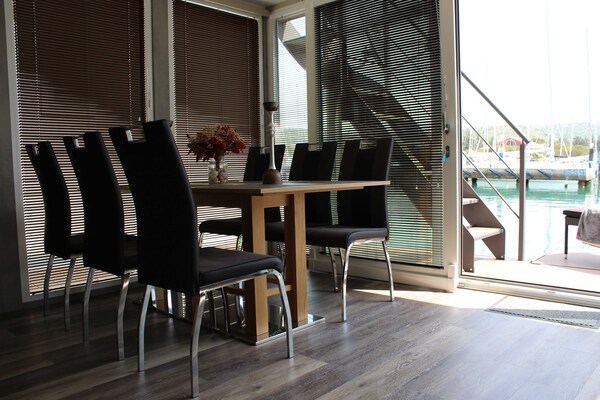 Foto van The Seaborn Residence - Two Bedroom Floating House - DiningRoom