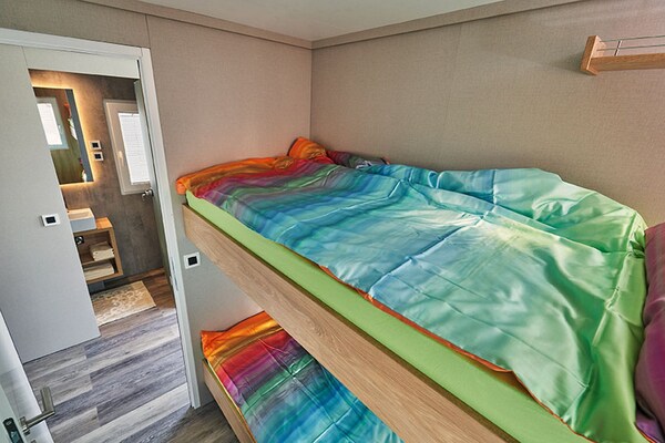 Foto van The Seaborn Residence - Two Bedroom Floating House - BedRoom