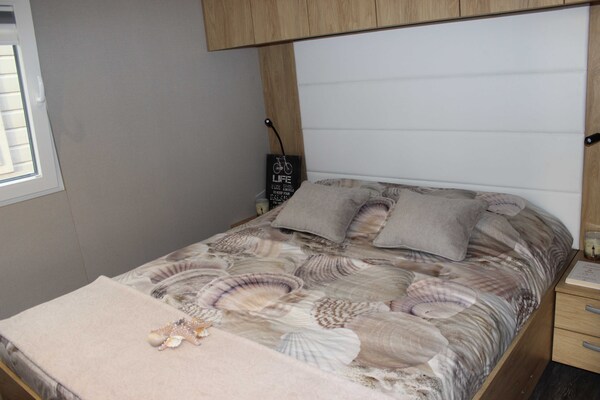 Foto van The Seaborn Residence - Two Bedroom Floating House - BedRoom