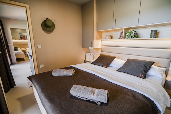 Foto van Three Bedroom Mobile Home 15/019 - Vakantiehuis in Catez ob Savi - LivingRoom