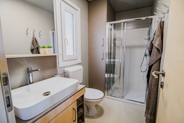 Foto van Three Bedroom Mobile Home 15/021 - Vakantiehuis in Catez ob Savi - BathRoom