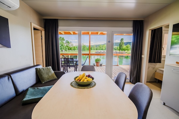 Foto van Three Bedroom Mobile Home 15/021 - Vakantiehuis in Catez ob Savi - DiningRoom
