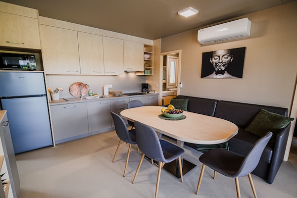 Foto van Three Bedroom Mobile Home 15/021 - Vakantiehuis in Catez ob Savi - DiningRoom