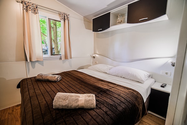 Foto van Three Bedroom Mobile Home with Lake View (owner 2) - BedRoom