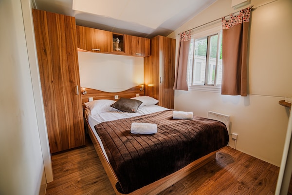 Foto van Three Bedroom Mobile Home with Lake View (owner 2) - BedRoom