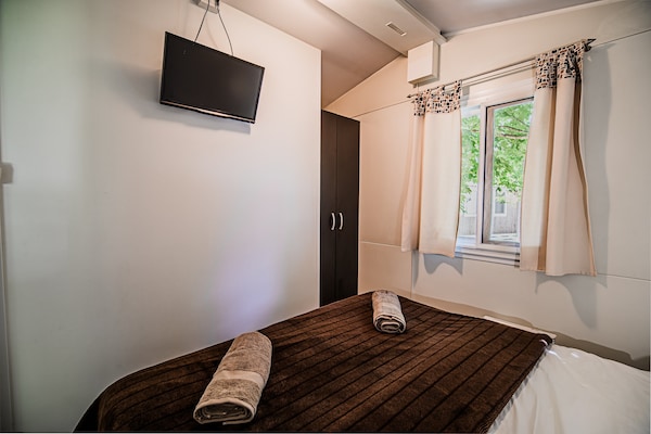 Foto van Three Bedroom Mobile Home with Lake View (owner 3) - BedRoom