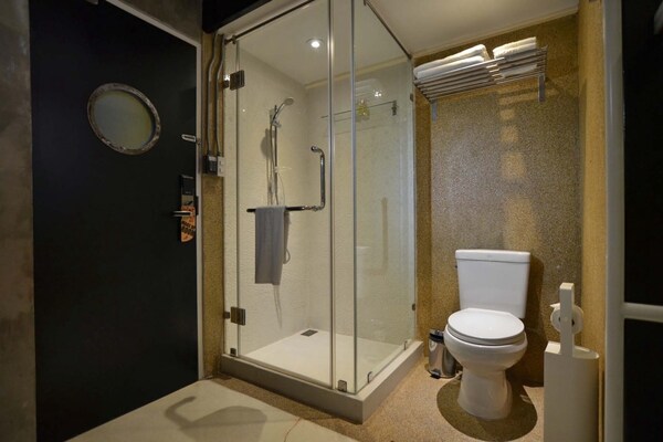 Foto van Premier Deluxe Comfort | Modern & Relaxing - Vakantiehuis in Bangkok - BathRoom