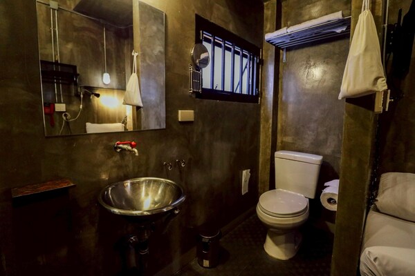 Foto van Premier Deluxe Comfort | Modern & Relaxing - Vakantiehuis in Bangkok - BathRoom