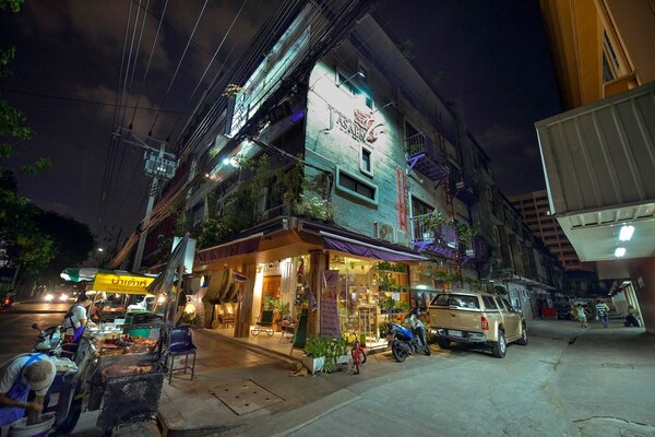 Foto van Premier Deluxe Comfort | Modern & Relaxing - Vakantiehuis in Bangkok - ExteriorSummer