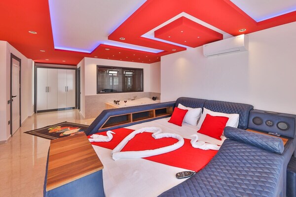 Foto van Villa in Kalkan met zwembad - Vakantiehuis in Kalkan - Untagged