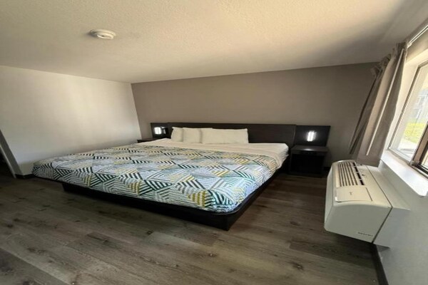 Foto van 1 kingsize bed | Rookvrij, magnetron - Vakantiehuis in Enfield - BedRoom