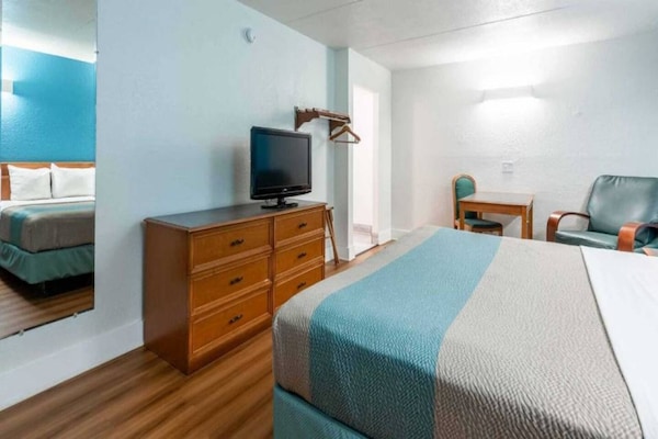 Foto van 1 kingsize bed | Rookvrij - Vakantiehuis in North Little Rock - BedRoom