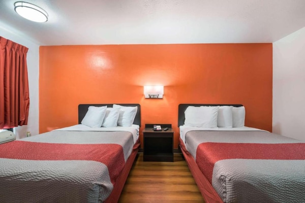Foto van Premium kamer met 2 tweepersoonsbedden | Gratis wifi en tv - BedRoom