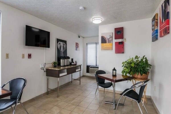 Foto van Premium kamer met 2 tweepersoonsbedden | Gratis wifi en tv - Facilities