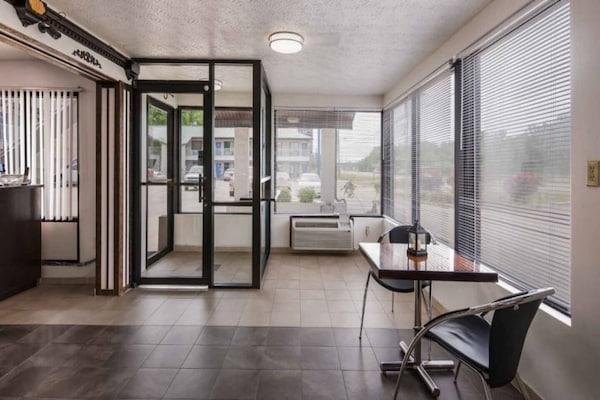 Foto van Premium kamer met 2 tweepersoonsbedden | Gratis wifi en tv - FloorPlan