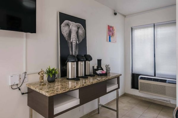 Foto van Premium kamer met 2 tweepersoonsbedden | Gratis wifi en tv - Facilities