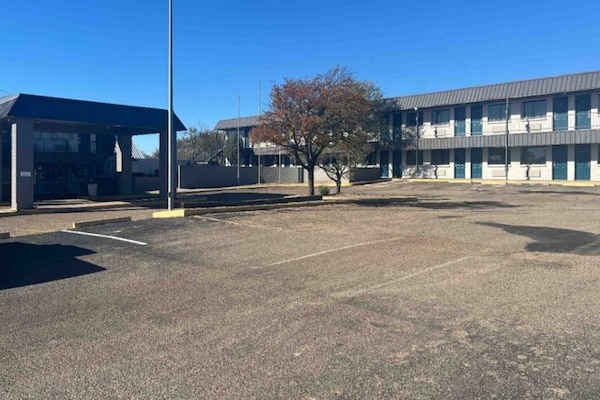 Foto van 1 kingsize bed | Rookvrij, Keuken - Vakantiehuis in Borger TX - ExteriorSummer