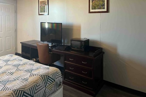 Foto van 1 kingsize bed | Rookvrij, Keuken - Vakantiehuis in Borger TX - BedRoom
