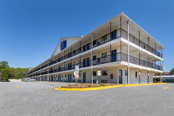 Foto van 1 kingsize bed | Nsmk, koelkast - Vakantiehuis in Greenville - ExteriorSummer