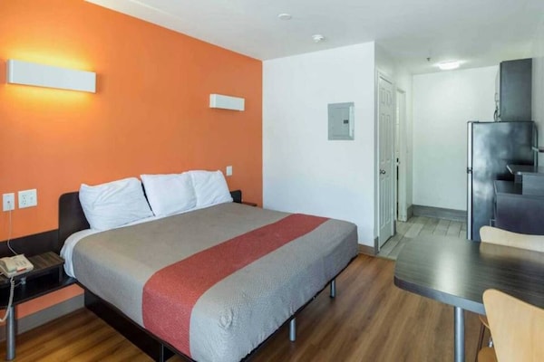 Foto van 1 kingsize bed | Premium, koelkast - Vakantiehuis in Greenville - BedRoom