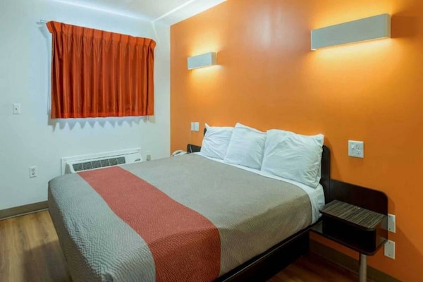 Foto van 1 kingsize bed | Premium, koelkast - Vakantiehuis in Greenville - BedRoom