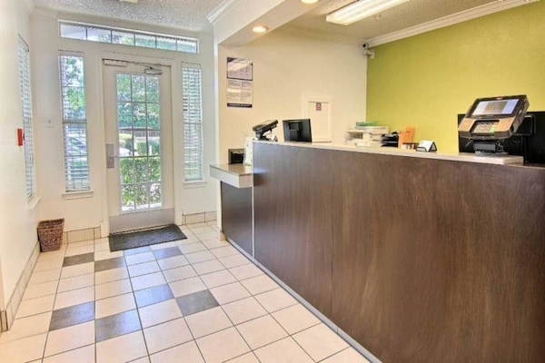 Foto van 1 tweepersoonsbed (queensize) | Rookvrij - Vakantiehuis in Austin TX - FloorPlan