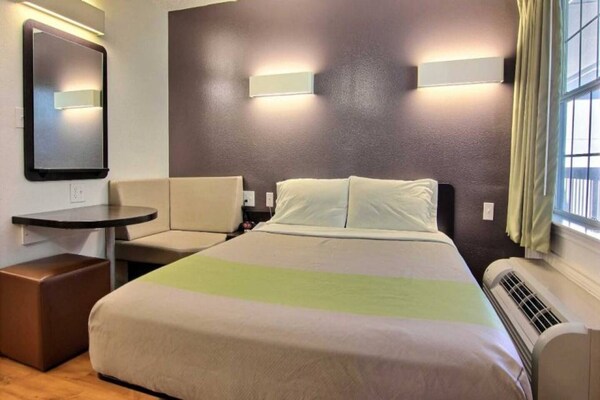 Foto van 1 Queensize bed | Rolstoeltoegankelijk bad | Niet-roken - BedRoom