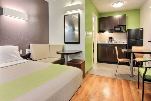 Foto van 1 Queensize bed | Rolstoeltoegankelijk bad | Niet-roken - BedRoom