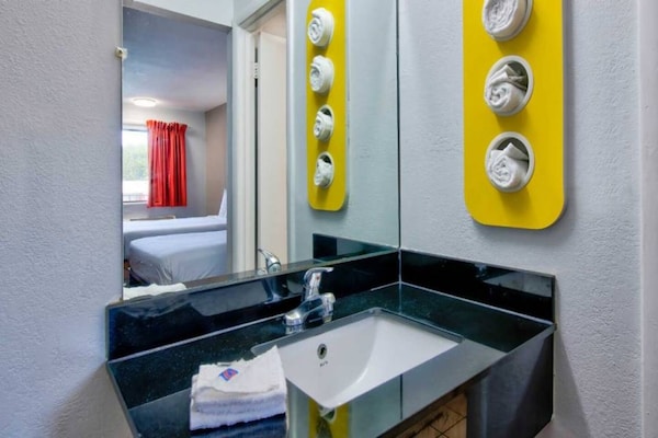Foto van 1 tweepersoonsbed (queensize) | Rookvrij - Vakantiehuis in Gainesville - BathRoom