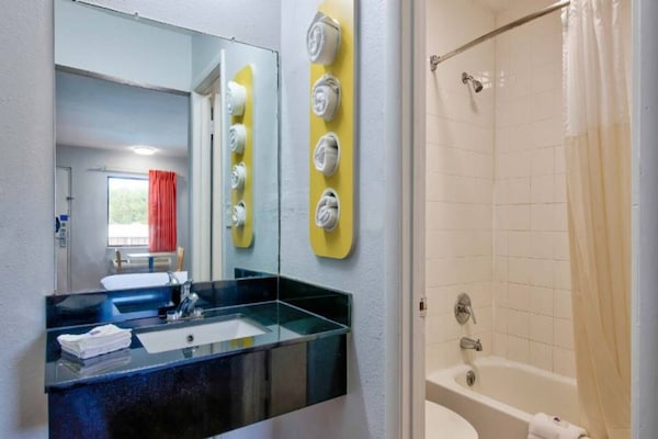 Foto van 1 kingsize bed, rookvrij | Gainesville - Vakantiehuis in Gainesville - BathRoom