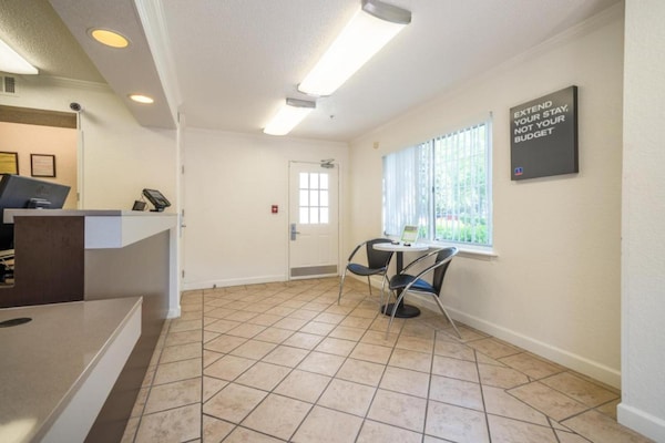 Foto van 1 tweepersoonsbed (queensize) | Magnetron (magnetron) | Roken toegestaan - HallReception