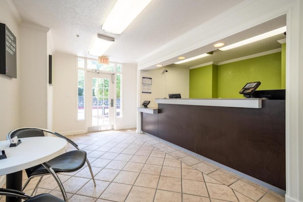 Foto van 1 tweepersoonsbed (queensize) | Niet roken - Vakantiehuis in Duluth - HallReception